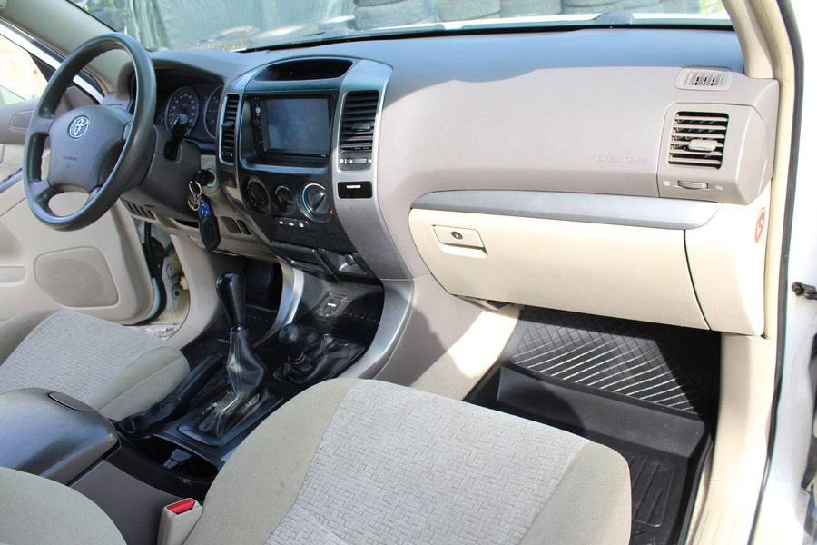 Toyota Land Cruiser 120